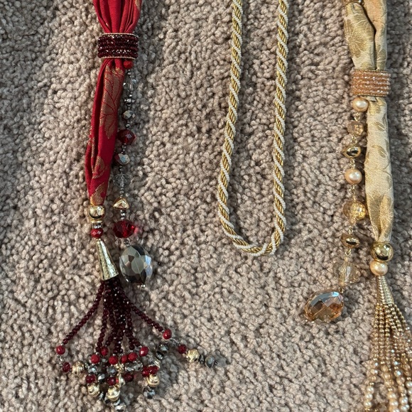 Elegant Gold and Black Tassel Necklace - Picture 3 of 7